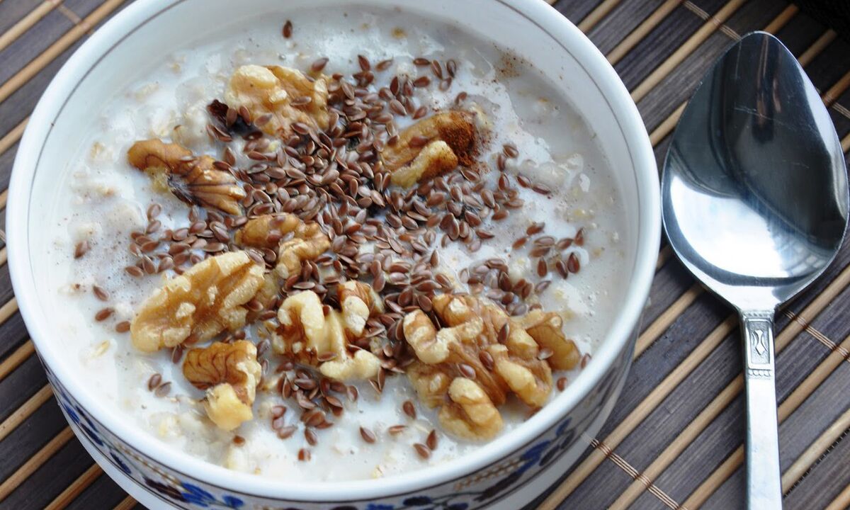 Hørfrøgrød med mælk - en sund morgenmad i kosten for dem, der taber sig