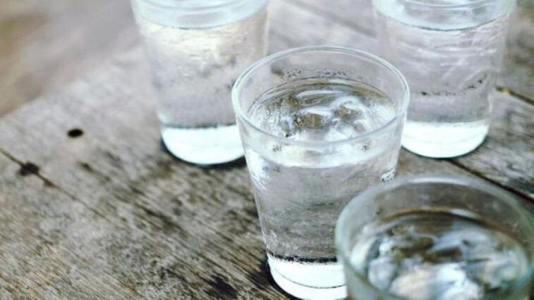 Når du bruger diuretika til vægttab, skal du drikke rigeligt med vand. 